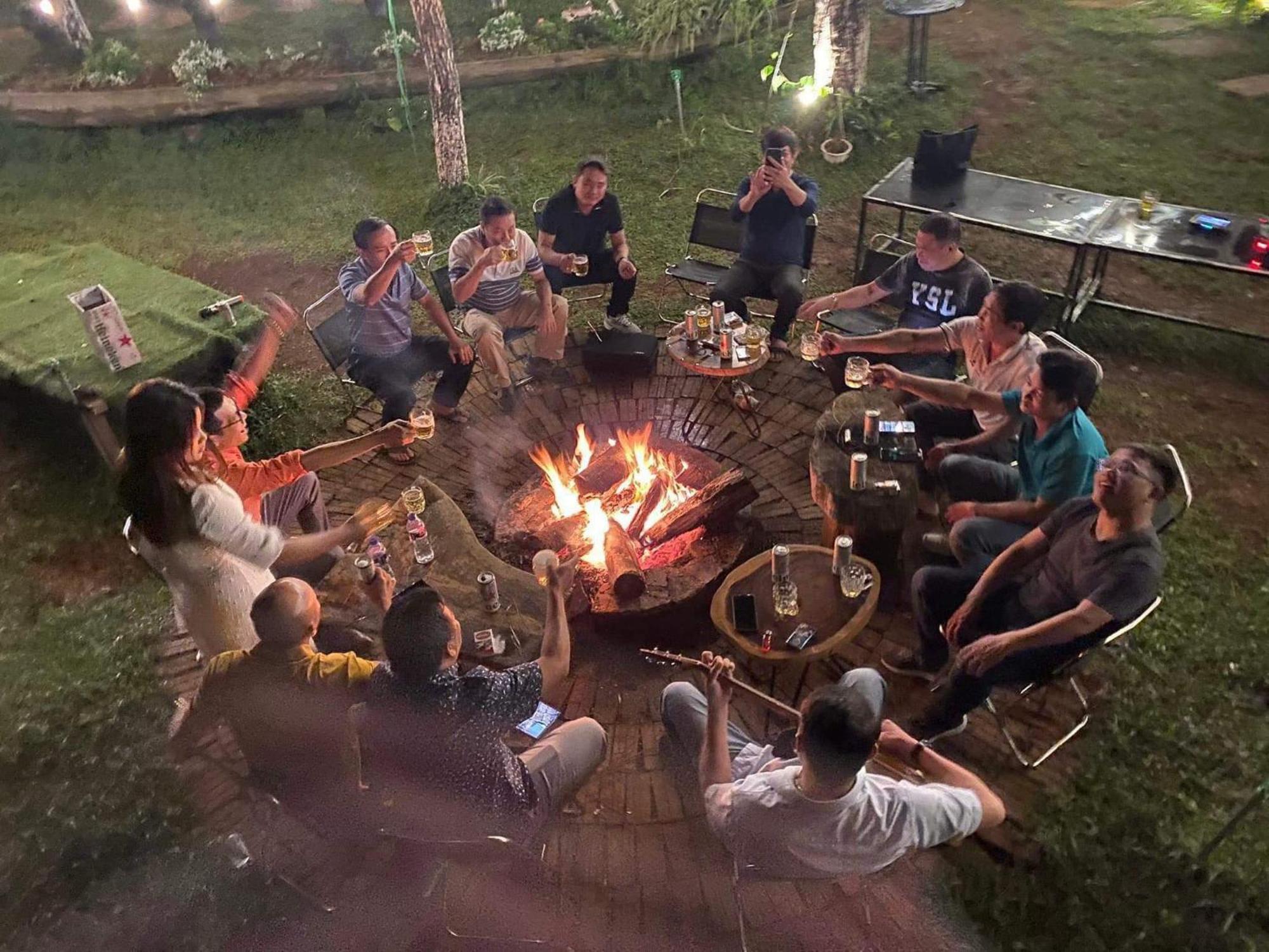 S'Nghe Homestay Mang Den Kon Von Kla Extérieur photo